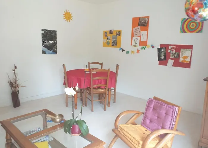 Quarto em Acomodações Particulares Petite Calme Et Lumineuse Saint-Sébastien-sur-Loire