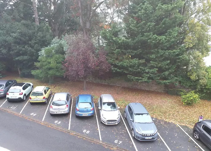 Petite Calme Et Lumineuse Quarto em Acomodações Particulares