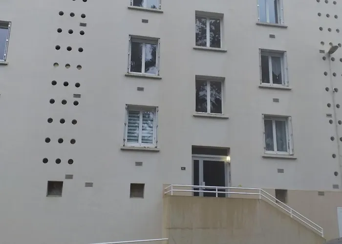 Petite Calme Et Lumineuse